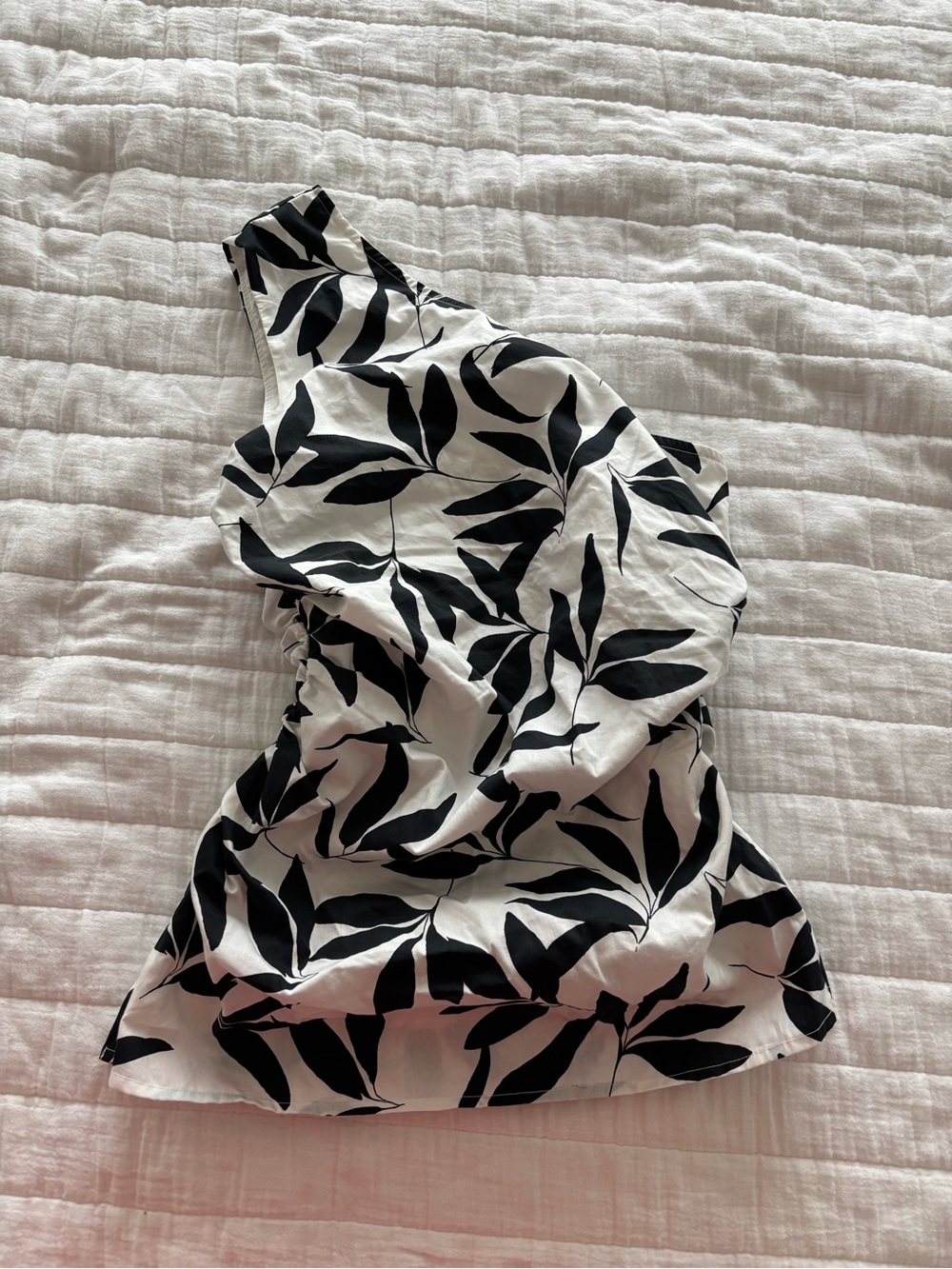 Abercrombie & Fitch White and Black Printed Top
